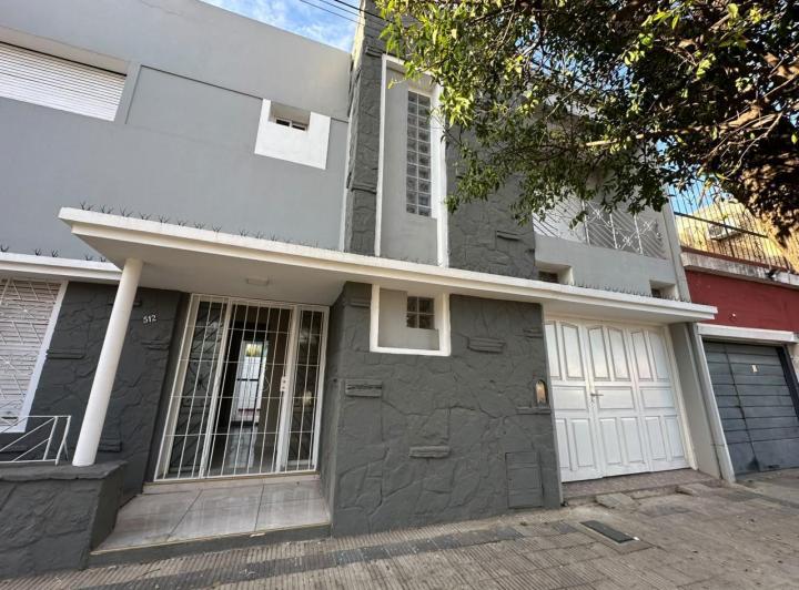 Casa · 140m² · 5 Ambientes · 1 Cochera