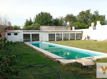 Quinta vacacional · 160m² · 8 Ambientes · Quinta en Venta - 2 Dorm. 4 Baños - La Plata