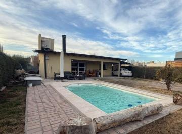 Casa · 50m² · 2 Ambientes · 1 Cochera · Casa en Venta un Dormitorio Barrio Jokey Club