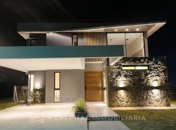 Casa · 215m² · 3 Dormitorios · 2 Cocheras · Alquiler Casa de 3 Dorm. - Alto Verde 3