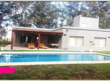 Casa · 90m² · 3 Ambientes · 2 Cocheras · Casa Quinta en Club de Campo El Moro.