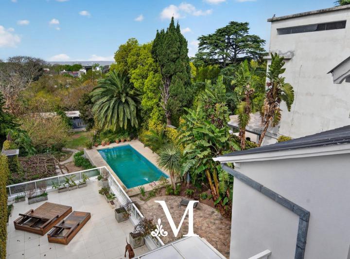 Casa · 1000m² · 9 Ambientes · 3 Cocheras
