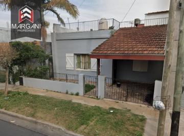Casa · 150m² · 3 Ambientes · 1 Cochera · Casa 3 Amb C/ Cochera + Patio