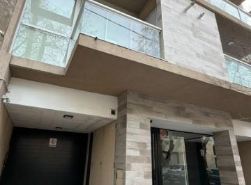 Departamento de 3 ambientes, · Venta Semipiso 3 Ambientes Al Frente con Cochera