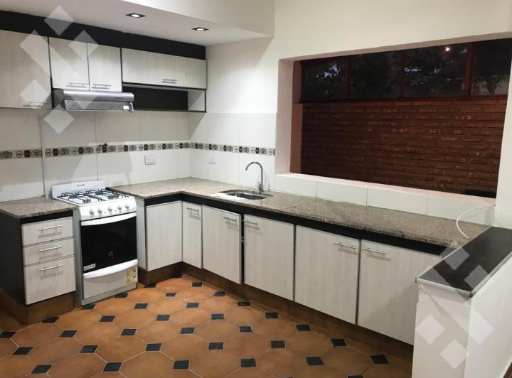 Casa · 190m² · 6 Ambientes · 1 Cochera