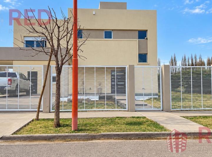 Casa · 200m² · 6 Ambientes · 2 Cocheras