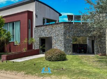 Casa de 6 ambientes, Costa Esmeralda · Venta Casa con 251 m² y 5 Dorm. en Costa Esmeralda 4* Linea de Mar