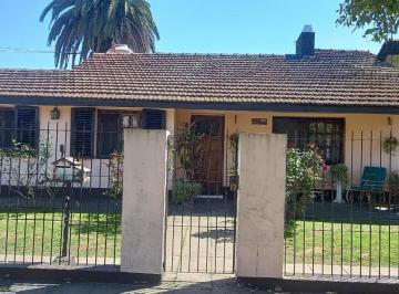 Casa · 140m² · 3 Ambientes · 6 Cocheras · Casa de 4 Ambientes - Ituzaingó Sur
