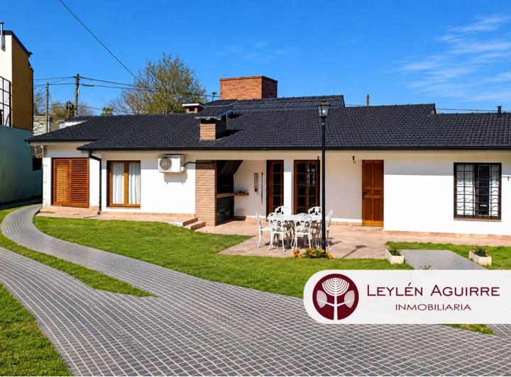 Casa · 300m² · 5 Dormitorios · 3 Cocheras