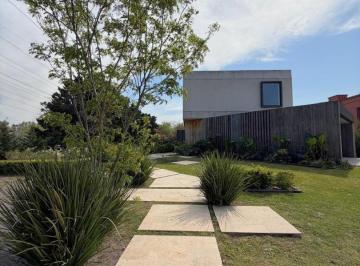 Casa · 498m² · 5 Ambientes · 6 Cocheras · Casa en Venta en Buenos Aires Golf