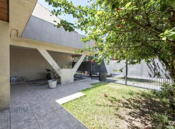 Casa · 97m² · 3 Ambientes · 1 Cochera · Casa en Venta de 3 Ambientes con Cochera, Quincho y Jardín
