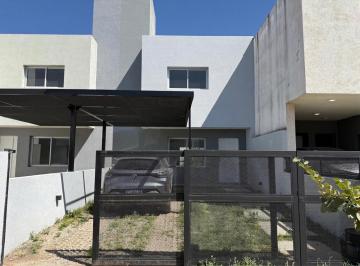Casa · 118m² · 4 Ambientes · Dúplex en Venta de 2/3 Dorm. – Quebradas de Manantiales