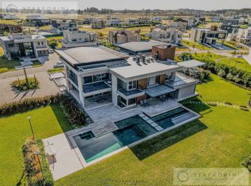 Casa · 845m² · 9 Ambientes · 3 Cocheras · Consultar Precio - Venta Casa Exclusiva Sobre Doble Lote Unica en Su Estilo! Barrio La Providencia