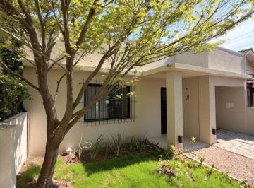 Casa · 170m² · 4 Ambientes · 1 Cochera · Casa en Venta en Una Planta