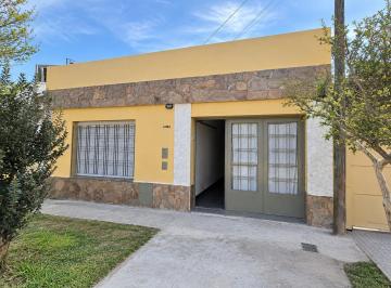 Casa · 73m² · 3 Ambientes · 1 Cochera · Venta Casa 2 Dorm., Cochera y Terraza con Parrillero, Pje. Saenz 4900, Barrio Alvear