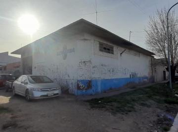 Bodega-Galpón · 196m² · 1 Ambiente · Galpon a Reacondicionar, con Losa Para Construir en Planta Alta - Zona: Villa Primera