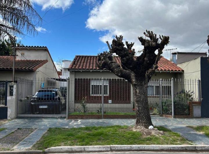 Casa · 100m² · 4 Ambientes · 2 Cocheras