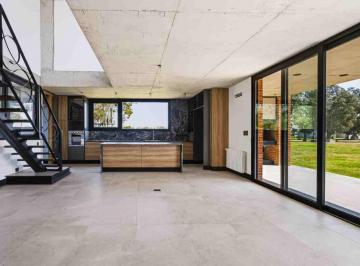 Casa · 255m² · 6 Ambientes · 2 Cocheras · Casa en Venta en Haras del Sur
