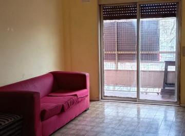 Departamento de 3 ambientes, Pompeya · Departamento 3 Ambinetes a La Calle con Balcon