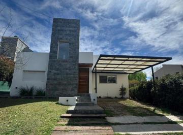 Casa · 130m² · 3 Ambientes · 1 Cochera · Se Alquila Hermosa Casa 2 Dorm en La Estanzuela 1