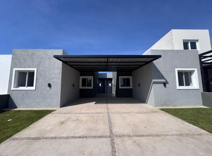 Casa · 115m² · 4 Ambientes · 2 Cocheras