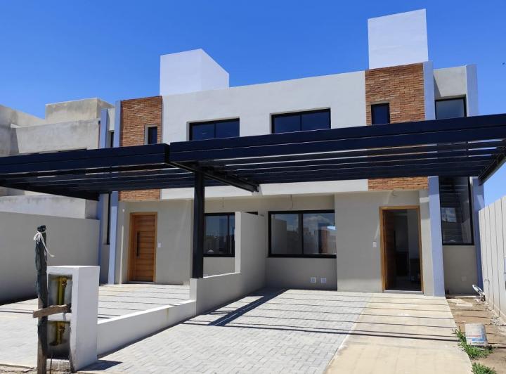 Casa · 105m² · 4 Ambientes · 2 Cocheras