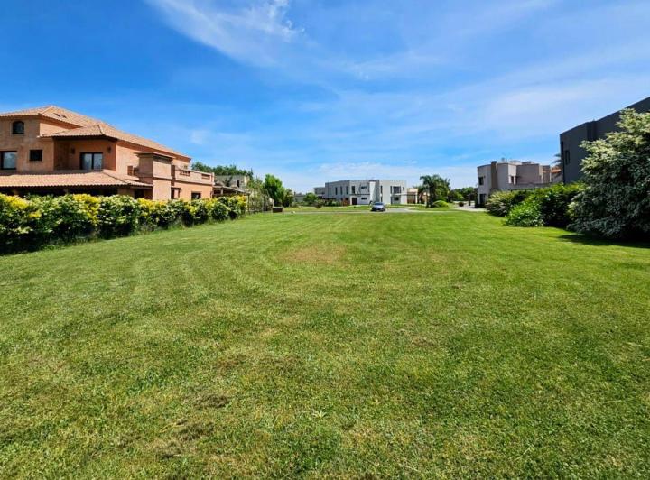 Terreno · 919m²