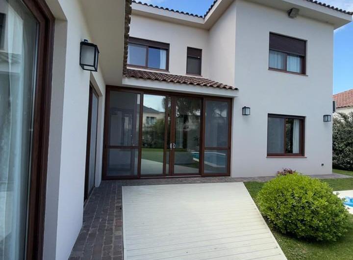 Casa · 310m² · 7 Ambientes · 7 Cocheras