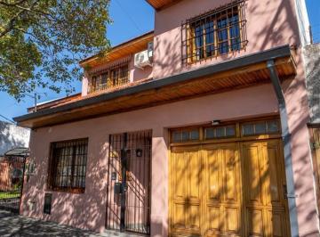 Casa · 178m² · 4 Ambientes · 1 Cochera · Casa 3 Dorm. Fondo y Cochera Apta Credito