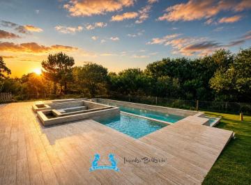 Casa de 7 ambientes, Costa Esmeralda · Venta Tremenda Casa 6 Dorm. - 500 m² a Estrena Costa Esmeralda - Piscina