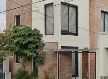 Departamento de 3 ambientes, Morón · Triplex, Castelar Norte, Sobre La Calle Merlo 2040