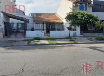 Casa · 110m² · 4 Ambientes · 1 Cochera · Casa en Área Centro Oeste