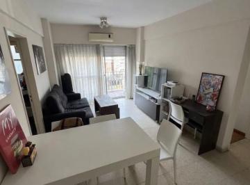 Departamento · 40m² · 2 Ambientes · Comodo 2 Amb C/ Cocina Independiente Balcón Seguridad