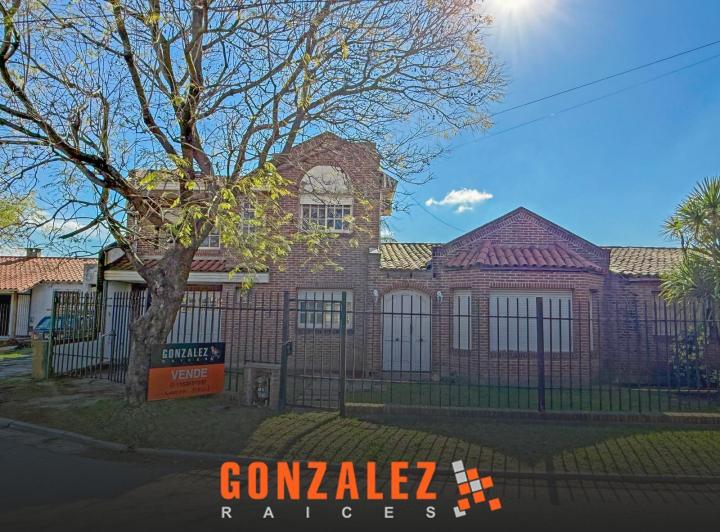 Casa · 360m² · 5 Ambientes · 3 Cocheras