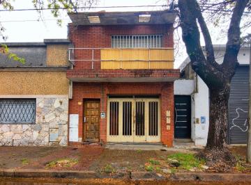 PH · 90m² · 3 Ambientes · 1 Cochera · Venta - PH Comercial / Residencial 90 m² a Reciclar con Garage en Barrio Roque Sáenz Peña