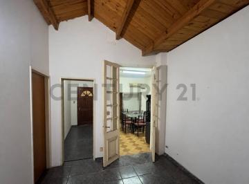 PH · 109m² · 7 Ambientes · PH de Amplias Dimensiones, Doble Acceso y Terraza – Nueva Pompeya