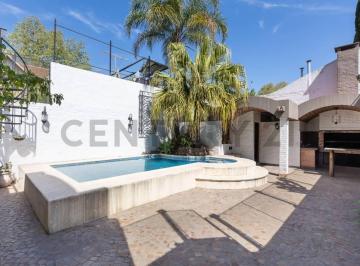 Casa · 329m² · 6 Ambientes · 3 Cocheras · Casa de Categoría | Arquitectura Neocolonial – Mediterránea | Centro de San Martín - Apto Credito