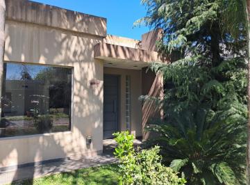 Casa · 72m² · 3 Ambientes · 3 Cocheras · Venta Casa 3 Ambintes en Pilar