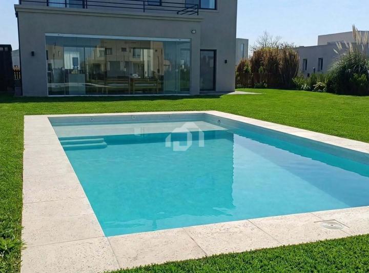 Casa · 187m² · 5 Ambientes · 4 Cocheras