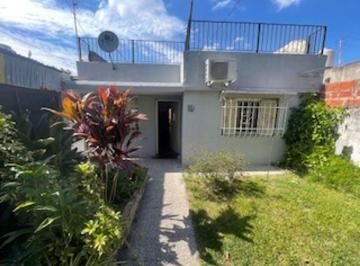 Casa · 131m² · 5 Ambientes · 2 Cocheras · Casa 3 Amb + Depto 3 Amb C/patio y Garage - Lanus. E