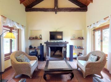 Casa · 191m² · 5 Ambientes · 2 Cocheras · Casa en Venta Campos de Roca