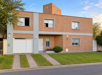 Casa · 150m² · 5 Ambientes · 1 Cochera · Se Vende Casa 3 Dorm. Villa Nueva Dos Pisos