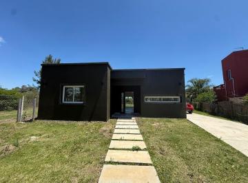 Casa · 140m² · 4 Ambientes · Casa en Alquiler en San Alfonso, Pilar del Este, Pilar