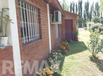Casa · 131m² · 6 Ambientes · 4 Cocheras · Casa en Alquiler (Villa Regina)