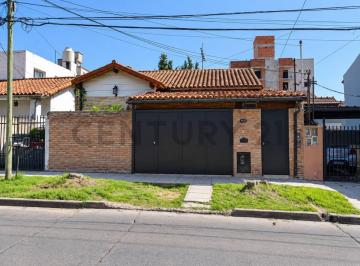 Casa · 140m² · 3 Ambientes · 2 Cocheras · Venta Casa 3 Ambientes Martin Coronado Pileta Patio