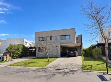 Casa · 250m² · 5 Ambientes · Casa en Alq. Temporario en Los Alisos, Nordelta, Tigre