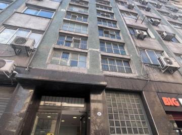 Oficina comercial de 3 ambientes, Monserrat · Oficina en Venta o Alquiler Av Belgrano 400