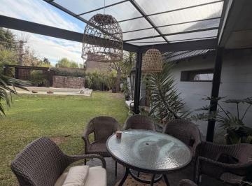 Casa · 220m² · 4 Ambientes · 3 Cocheras · Alquiler Temporario en Banco Provincia