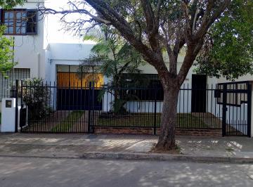 Casa de 5 ambientes, · Casa en Venta Rosedal 2 Dorm. Amplio Patio. Cochera.