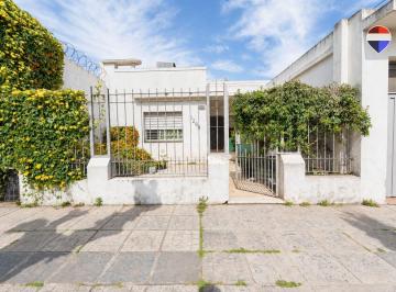 Casa · 115m² · 3 Ambientes · 1 Cochera · Venta Casa 3 Ambientes con Cochera y Jardin Bernal